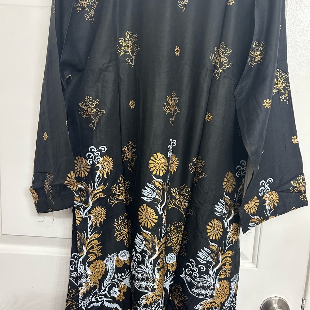 Elegant Black and Gold Maxi Dress